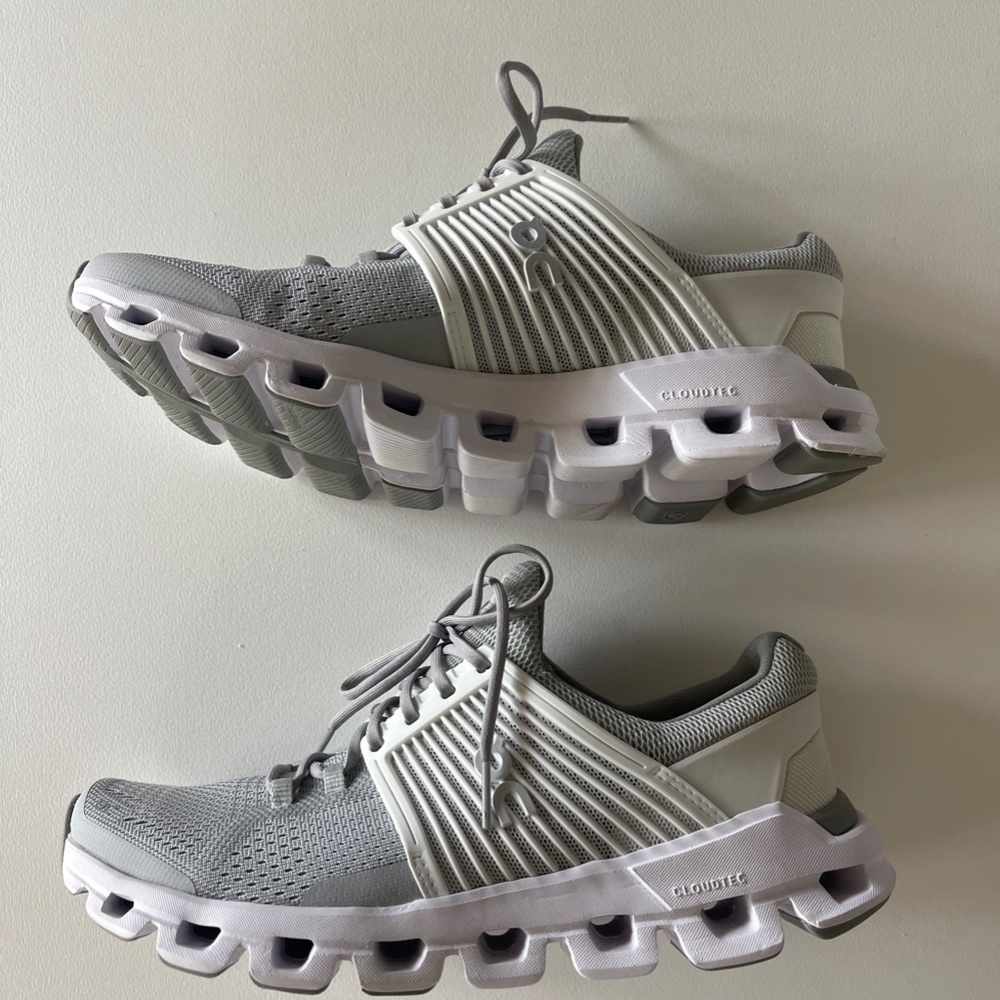On WOMEN'S CLOUDSWIFT White Running Glacier/White - Picture 8 of 8